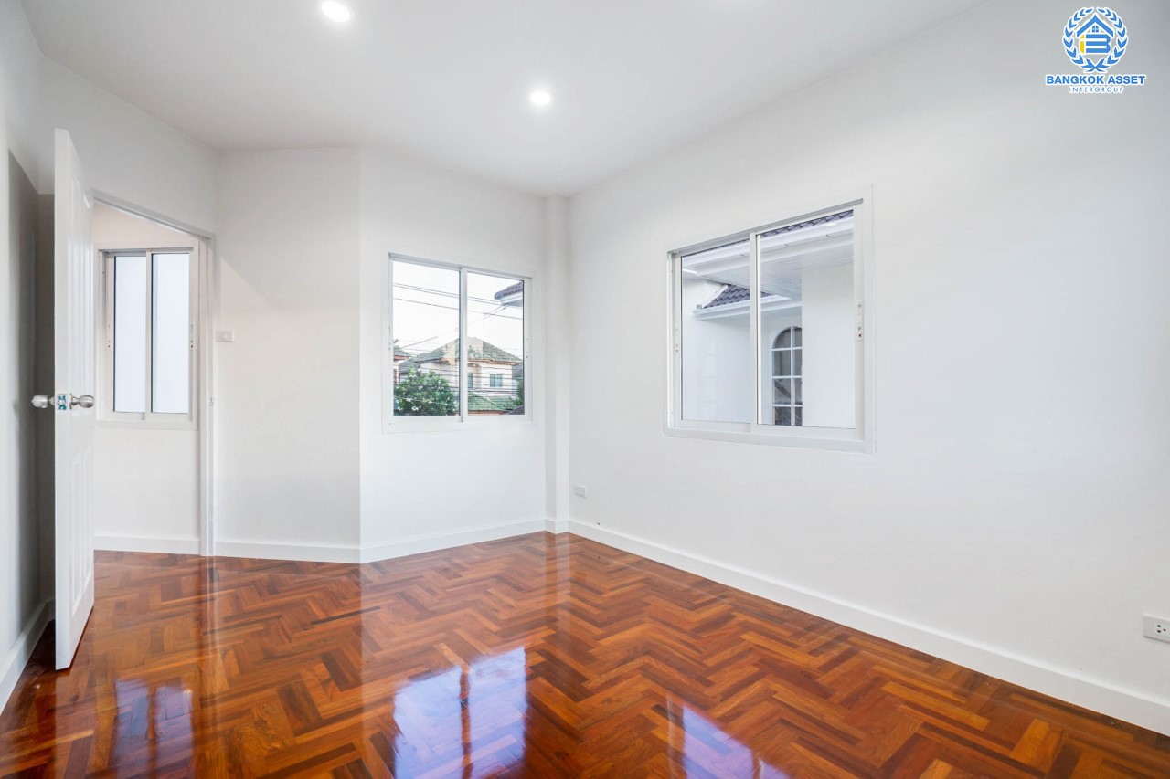 บ้านมือสองตกแต่งใหม่ ม.เศรณีวิลล่า บางใหญ่-กาญจนาภิเษก (บ้านกล้วย-ไทรน้อย) พร้อมทุกการเข้าอยู่ เนื้อที่ 50 ตร.ว. ฟังก์ชันพร้อม 3 ห้องนอน 3 ห้องน้ำ จอดรถได้ 2 คัน บนทำเลคุณภาพ! เชื่อมต่อ ถ.กาญจนาภิเษก ใกล้เซ็นทรัลเวสต์เกต และ รถไฟฟ้า "สถานีคลองบางไผ่"